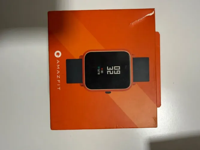 Smartwatch Amazfit cor azul e caixa color red orange
