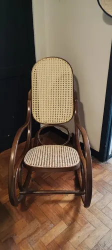 Cadeira balanço palhinha . Muito nova sem detalhes 