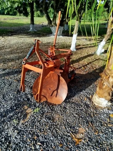 Arado de trator 