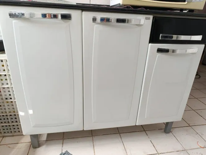 ARMÁRIO DE COZINHA