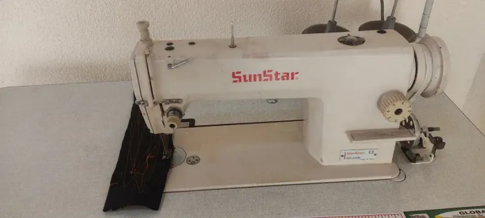 Máquina de costura reta sunstar