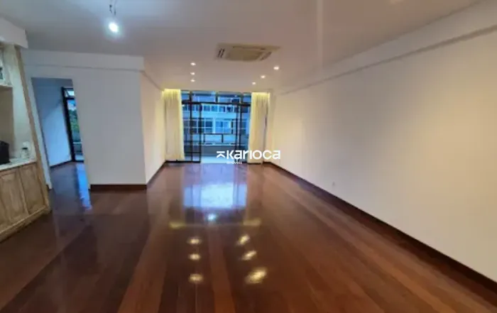 APARTAMENTO NO JARDIM OCEÂNICO BARRA / 4 QUARTOS / 3 VAGAS COBERTAS / À UMA QUADRA DA PRAI
