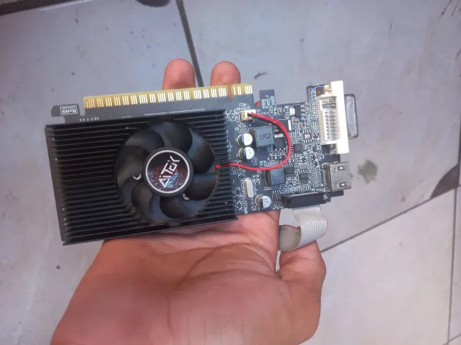 placa de video GT610 2gb