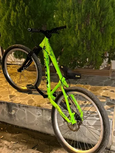 Bicicleta a venda ou rolo em iPhone 