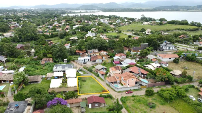 Terreno à venda em Imbituba-SC, no bairro Ibiraquera, com 450m² de área! Imperdível oportu