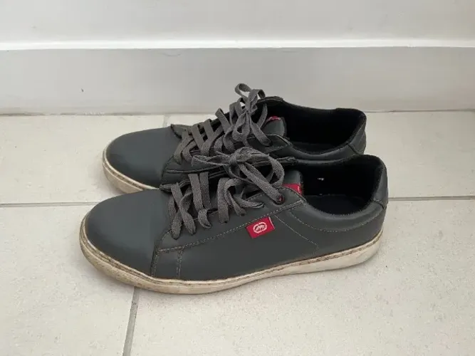 Vendo tenis Cinza tamanho 42