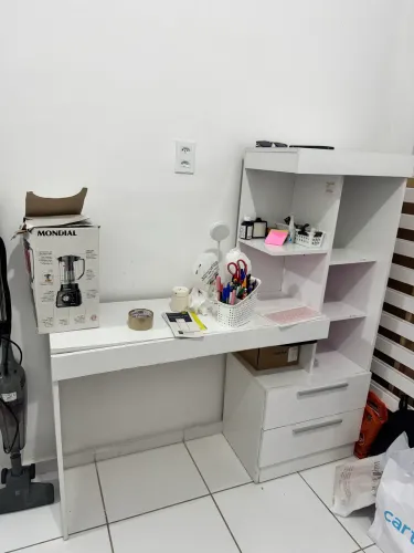 Escrivaninha pra vender logo