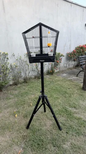 Gaiola com pedestal para enfeitar sua casa ou seu jardim