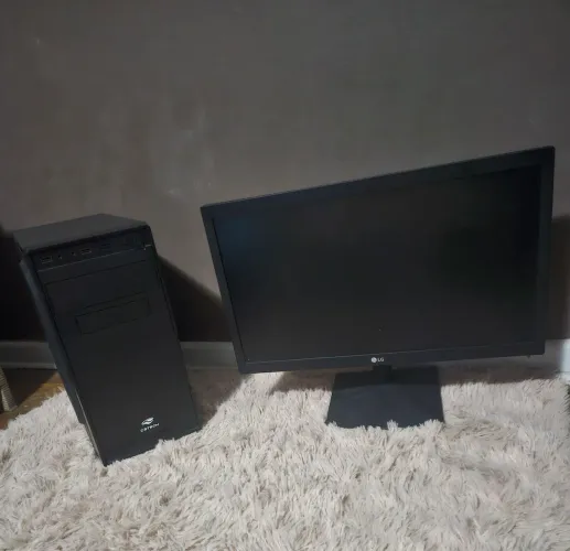 Pc c/Windows 10 Pro( licenciado) + Monitor