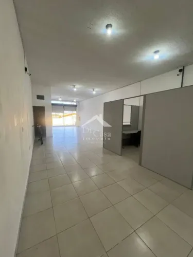 Salão Comercial para Alugar em Atibaia Jardim Cerejeiras | Terreno 142,20 m² | Avenida Mo
