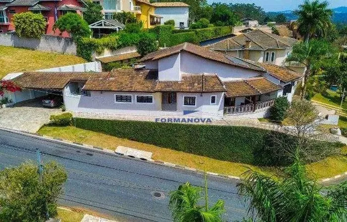 Casa com 3 Suítes à venda ou aluguel em Embu das Artes/SP