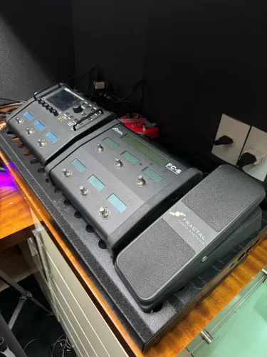 Fractal FM3 Turbo Mark II + FC-6 Turbo Mark II EV1 + Digitech Drop + board completo
