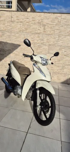 Moto biz 2019 branca/creme