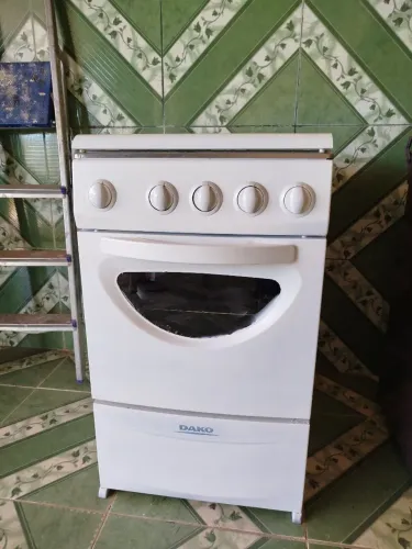 Fogão de quatro bocas acendimento manual funcionando perfeitamente