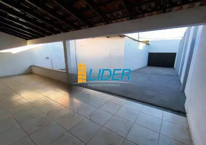 Casa para aluguel, 3 quartos, 1 suíte, Shopping Park - Uberlândia/MG