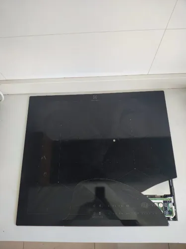 Cooktop de indução Electrolux 220V - funcionando (vidro quebrado)