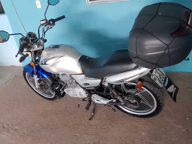 Vende se moto Suzuki yes 
