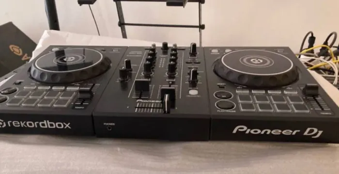 Controladora DJ DDJ-400