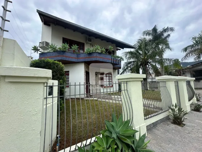Casa de 5 quartos mobiliada no Córrego Grande