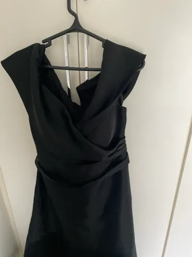 Vestido ombro a ombro alta costura