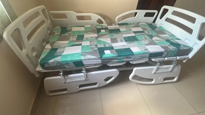 CAMA HOSPITALAR MANUAL COM COLCHÃO D33 - SEMINOVA