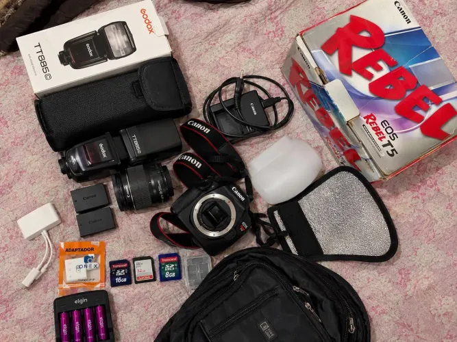 Cânon T5 + Lentes + Flash Godox TT685II C + Kit Completo