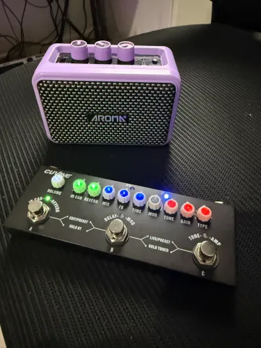 Kit iniciante Pedaleira Mvave Cuvave + mini Amplificador Aroma