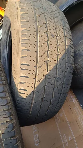 4 pneus 285/70R18 em torno de 70%