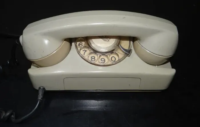 telefone de mesa antigo -tijolinho