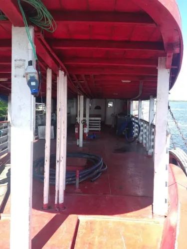 Barco tanque pra combustível