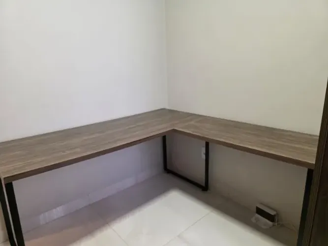 Mesa para escritório em L