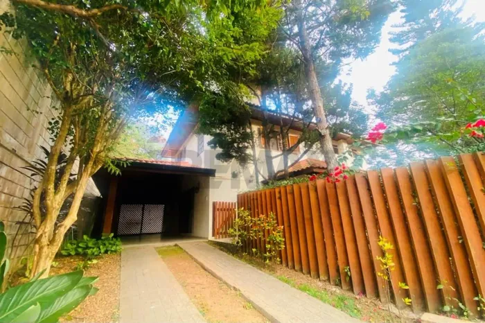 Casa de Condomínio para venda em Granja Viana de 380.00m² com 5 Quartos, 1 Suite e 3 Garag