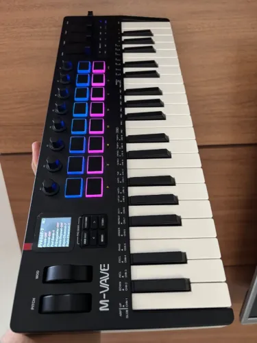 Teclado controlador M-AUDIO