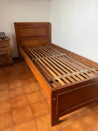 Cama de solteiro + colchão 