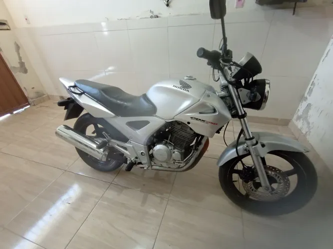 Twister 2005 top