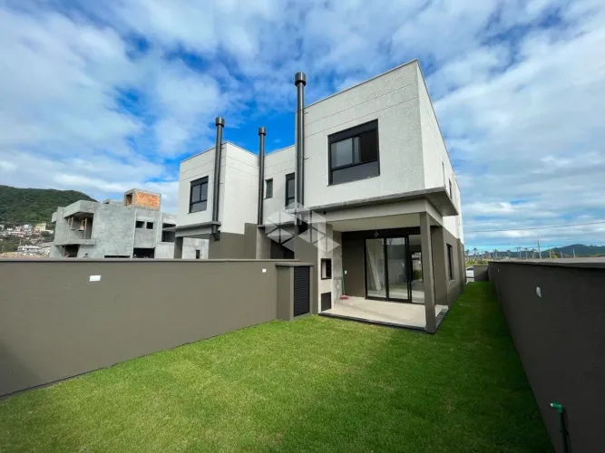 Casa com 3 Quartos e Suíte a 5 Minutos da Praia da Cachoeira do Bom Jesus
