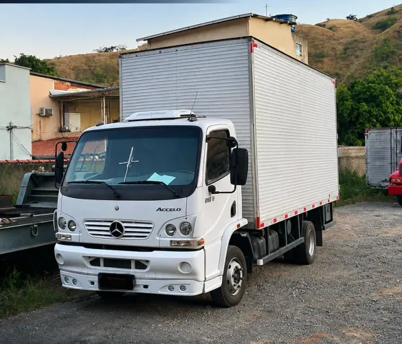 Caminhão MB Acelo 915c Ano 2011
