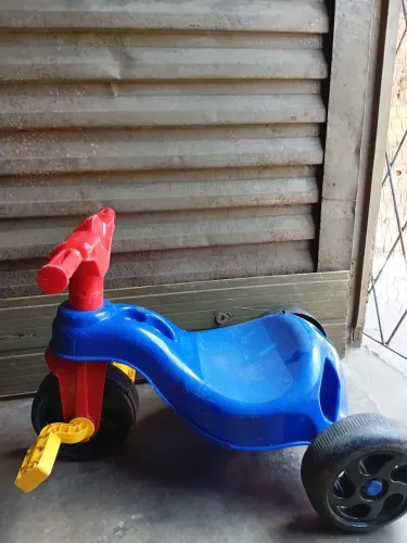 Vende-se velocípede em bom estado.