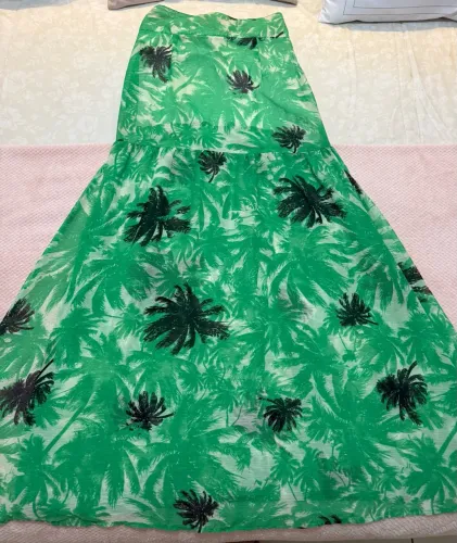 Saia longa com fenda em estampa tropical , tamanho P