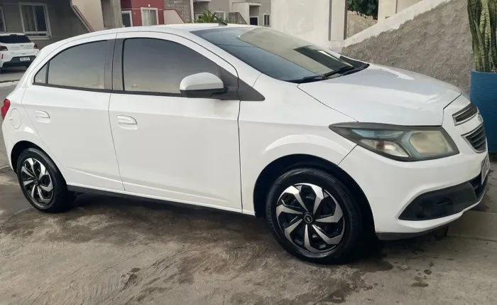 Chevrolet Onix Hatch LT 1.4 8V Flex Power Mec. 4P 2013