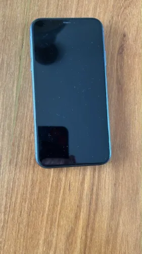 Vendo iPhone 11 64g saúde da bateria 77%