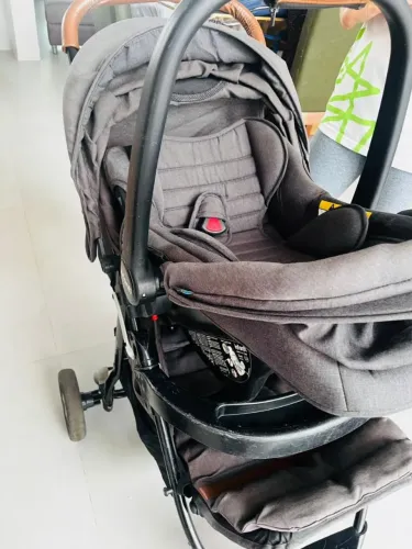Vendo conjunto completo Zion/Infanti carrinho de bebê, cadeira conforto e base