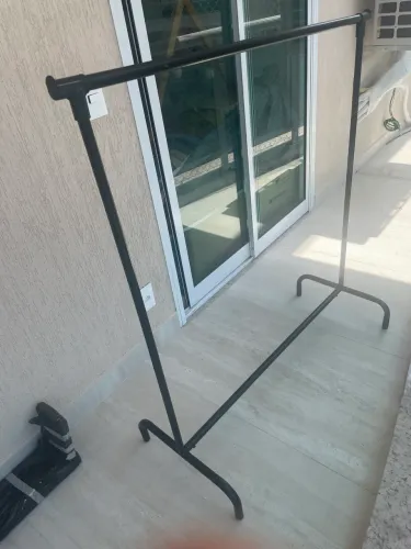 Arara de Pendurar Roupas - 119cm x 123cm - Ótimo Estado