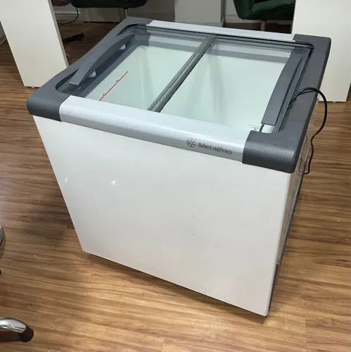 Freezer/expositor comercial Metalfrio