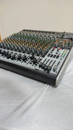 Mesa de Som Behringer Xenyx X2442USB (Semi nova)