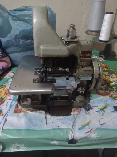 Máquina overloque