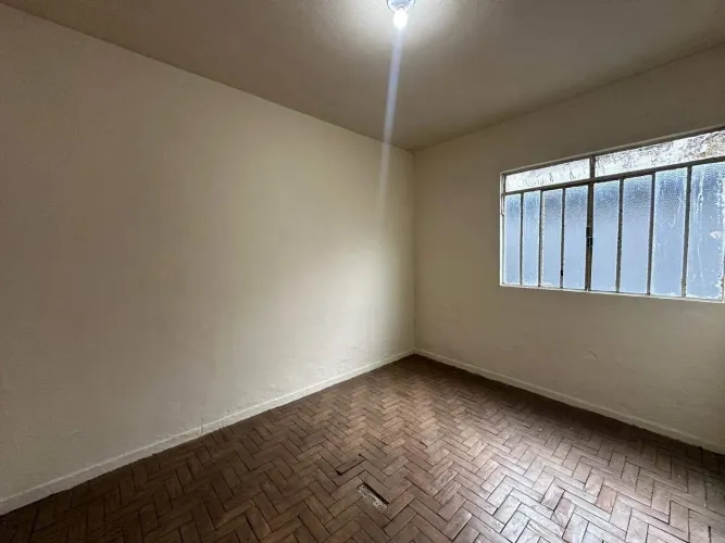 Alugo casa com 02 quartos na Vila Augusto chaves- Itaúna/Mg!!