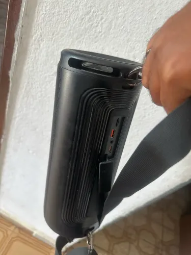 Caixa de som portátil estilo JBL 