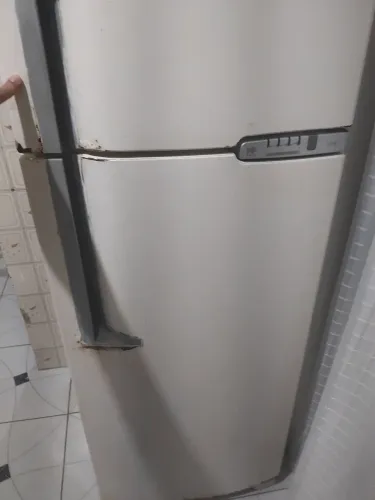 Vendo ou troco Geladeira e máquina lavar tv