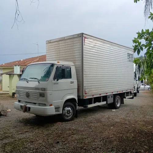 Vendo VW 8.150 com baú Linshalm.